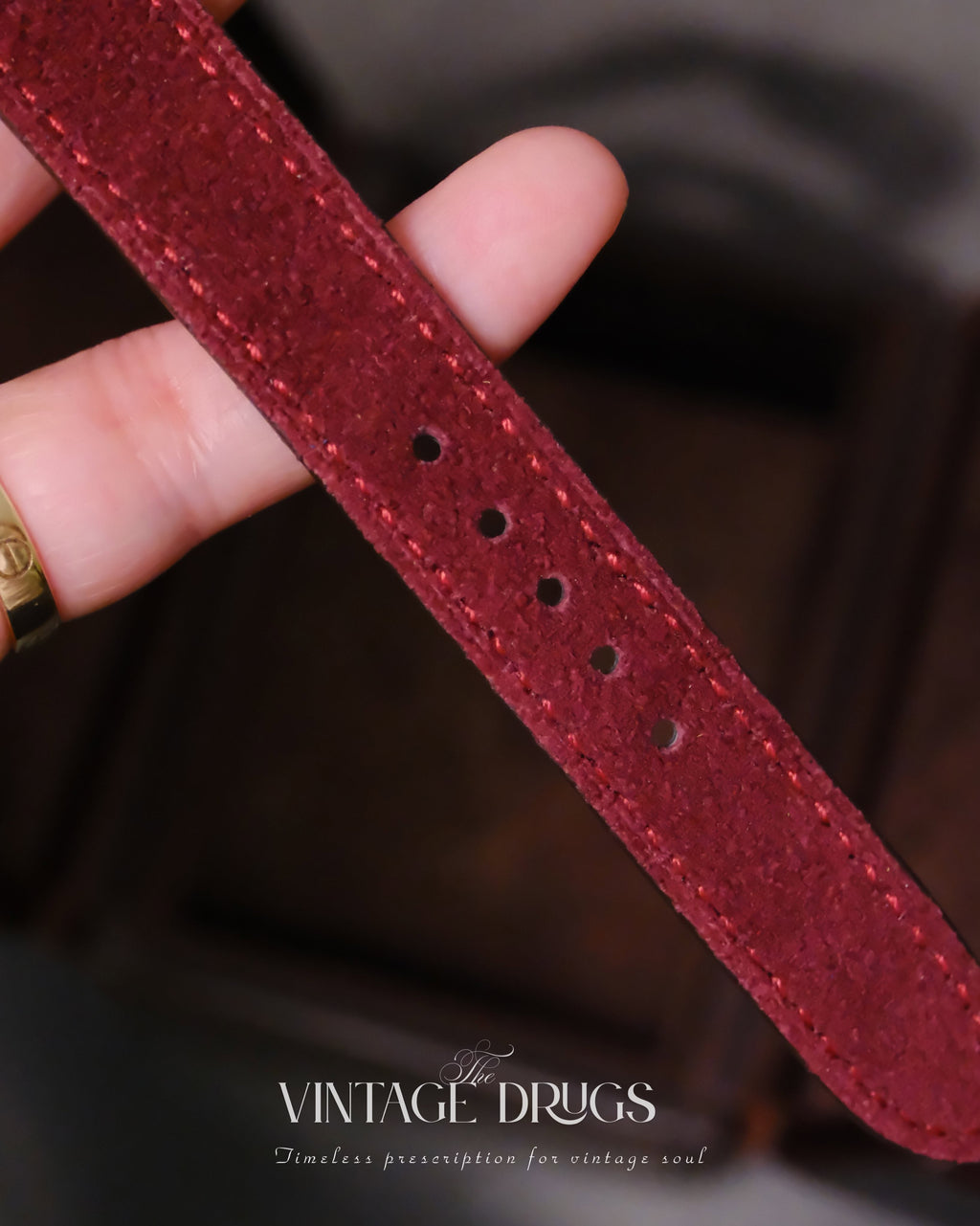 1980S SEIKO BURGUNDY VINTAGE TANK WATCH