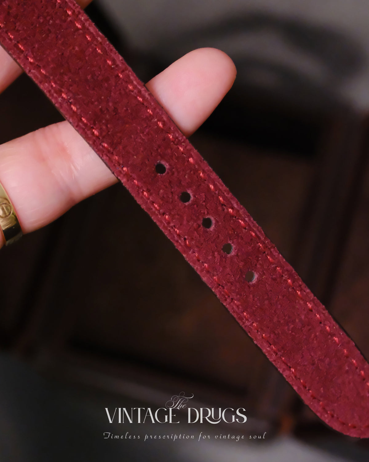 1980S SEIKO BURGUNDY VINTAGE TANK WATCH